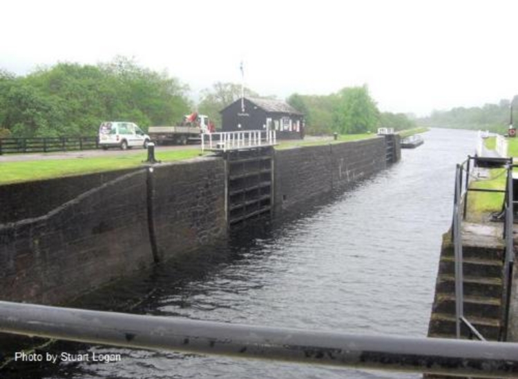 Img18. Gairlochy Bottom Lock looking South.jpg