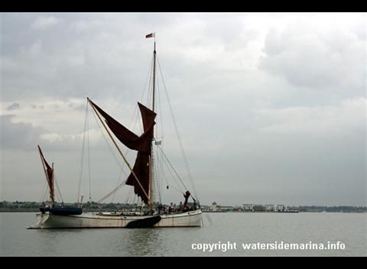 Thames Barge Reminder preparing to leave Pyefleet