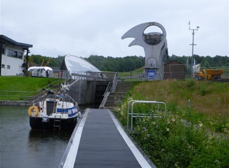 Waiting pontoon Falkirk wheel