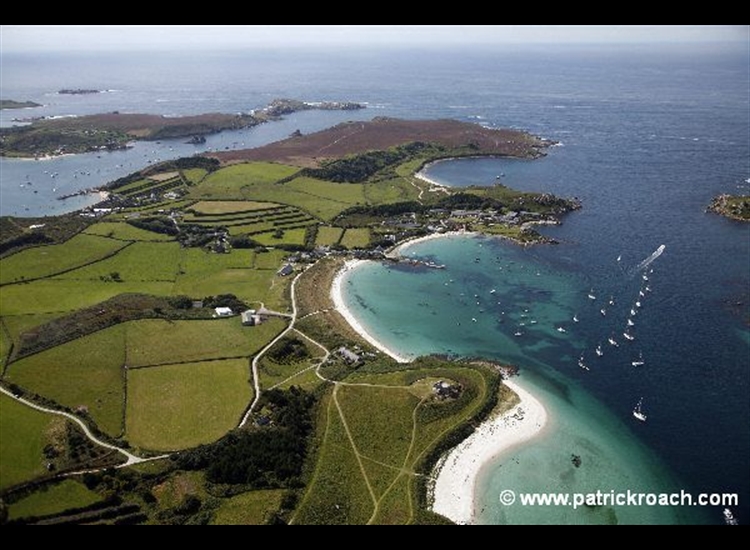 Old Grimsby on Tresco with New Grimsby Sound top left