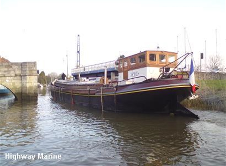 24m Dutch barge shooting the bridge