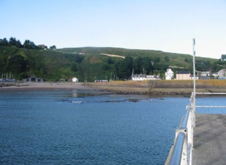 Rocks to the ESE of the Middle harbour port pierhead