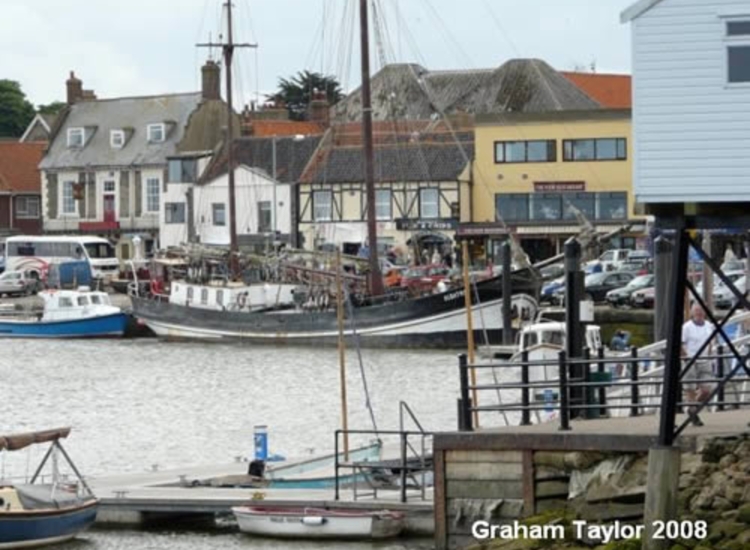Wells, Quayside and Pontoon Berthing