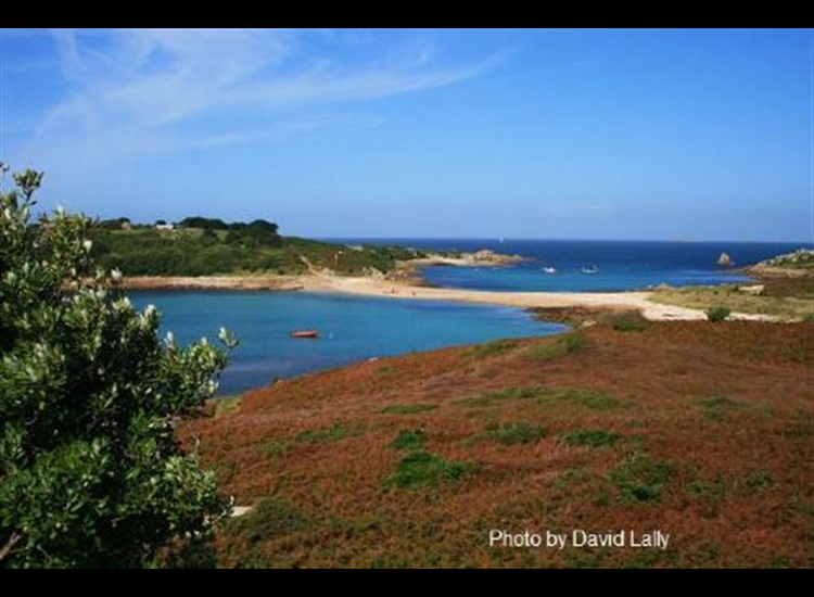 Looking across the Cove and sand bar to Porth Gonger from the South end of Gugh
